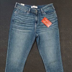 Brand New Levi’s Women’s Boyfriend Jeans with tags